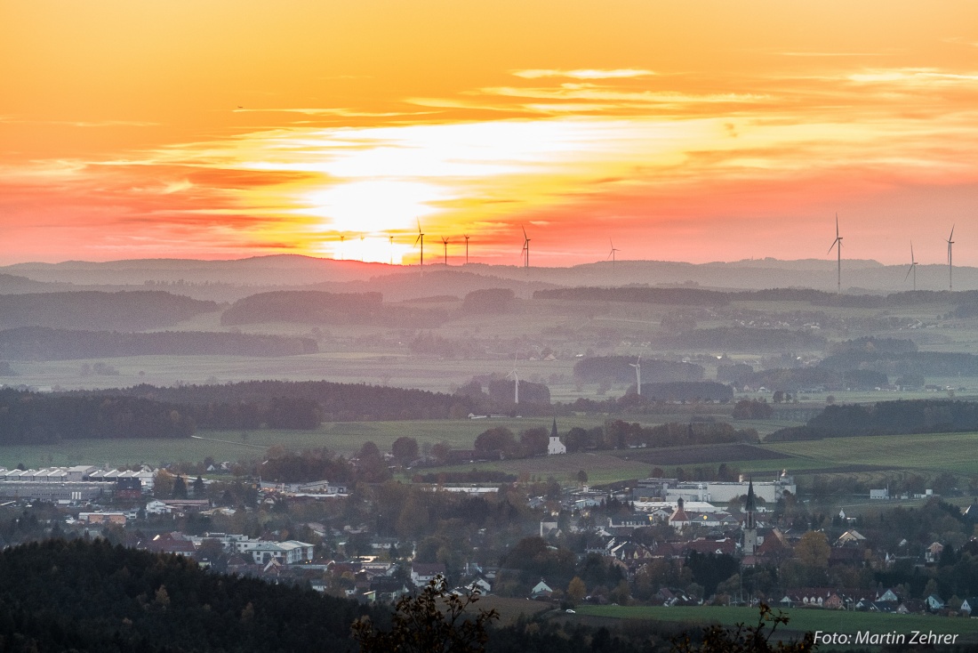 Foto: Martin Zehrer - Herbstfotos vom Kemnather Land. Die Sonne geht unter... Dieses Foto stammt vom 17. Oktober 2017, oben auf dem Godaser Berg! :-) 