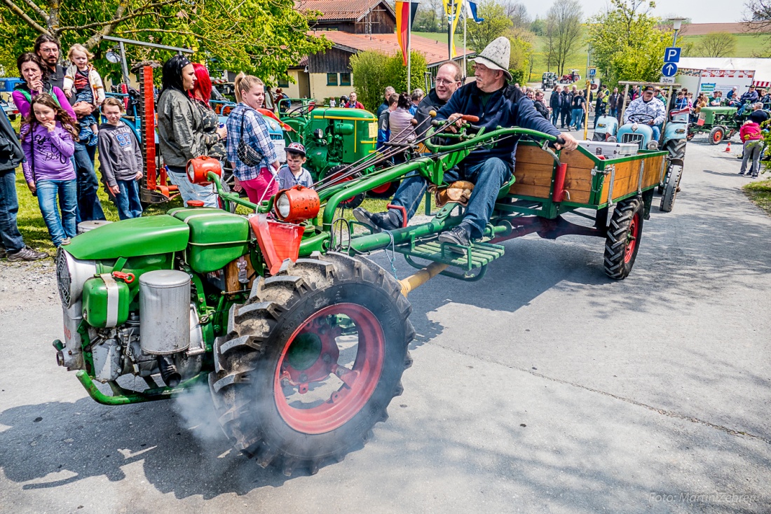 Foto: Martin Zehrer - Bulldogtreffen Kirchenpingarten am 7. Mai 2017: auf gehts zur Rundfahrt mit ca. 300 Traktoren...  