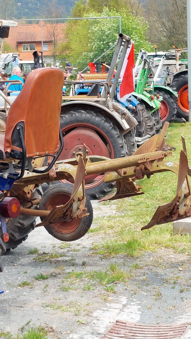 Foto: Martin Zehrer - Bulldogtreffen in Kirchenpingarten am 7. Mai 2023.<br />
Über 300 Bulldog waren da, die Zuschauer genossen dieses best organisierte Fest.<br />
Es gab unglaublich viele historische 