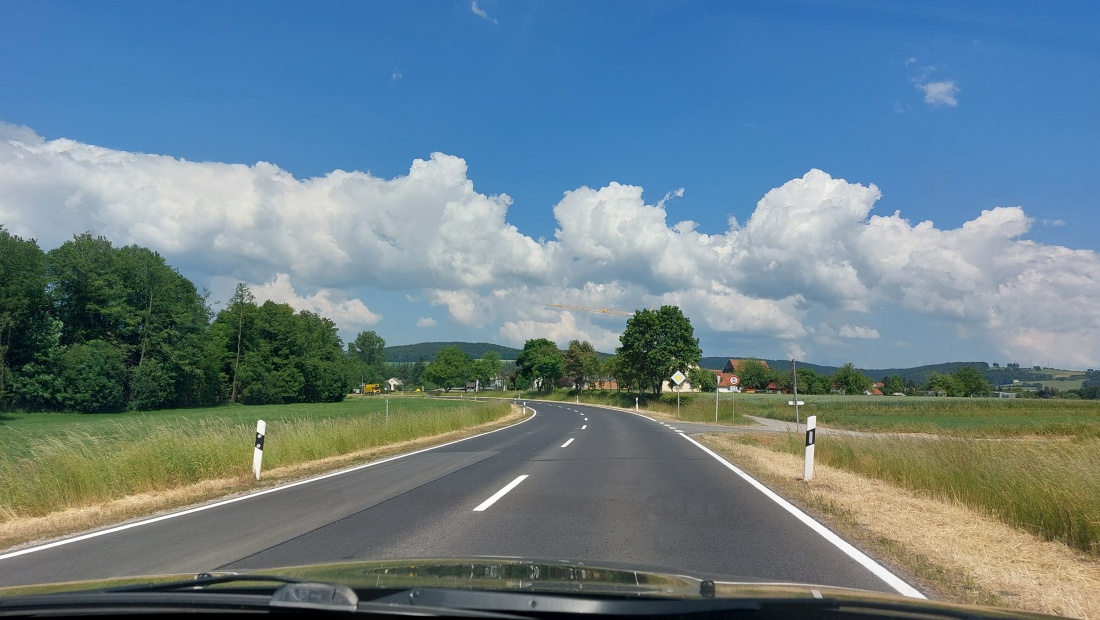 Foto: Martin Zehrer - Wetter bei Immenreuth:<br />
<br />
- angenehme 26 Grad<br />
- Himmel blau und Wolken<br />
- Wind weht ein wenig<br />
<br />
Freitag,  9. Juni 2023 