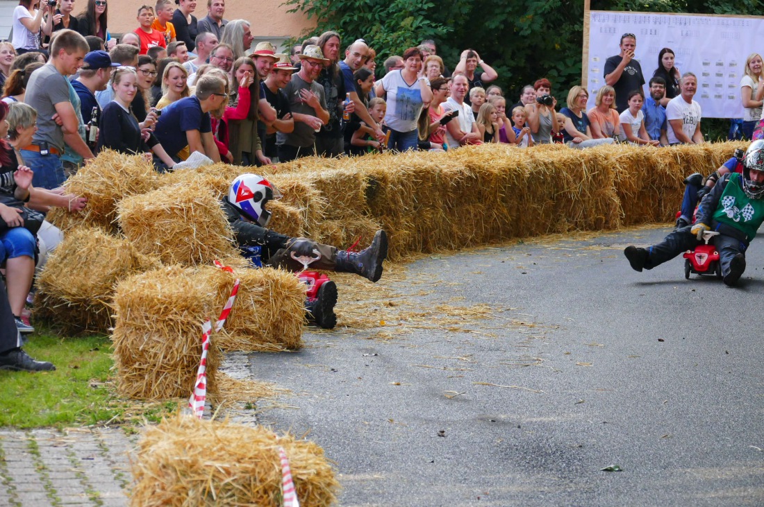 Foto: Martin Zehrer - Die Strecke ist perfekt gesichert, die Zuschauer sind hautnah dabei...<br />
<br />
Genial - Die legendären Bobbycar Meisterschaft in Preißach. <br />
"Den of Vice" veranstaltete heute  