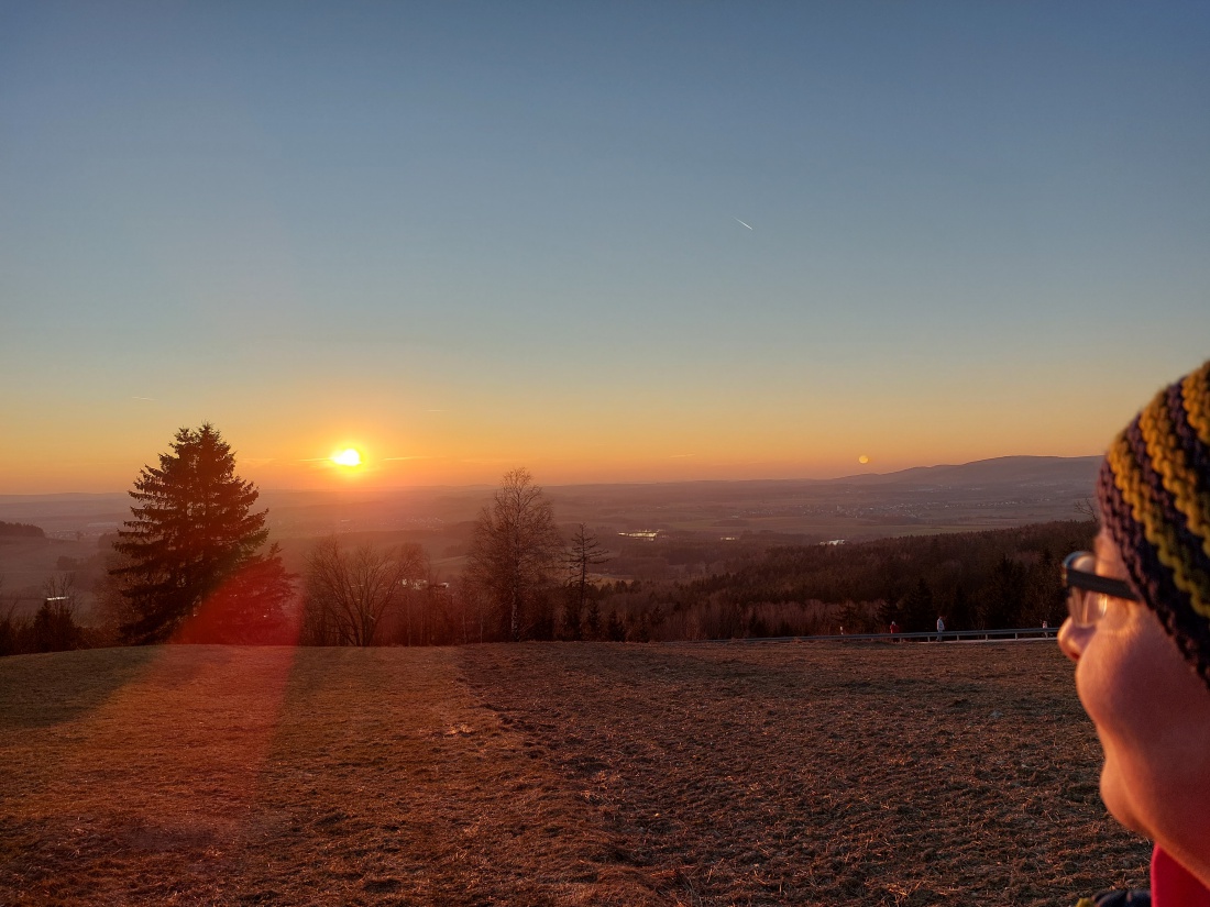 Foto: Martin Zehrer - Sonnenuntergang - Sonntag, 13. März 2022 um 18:00 Uhr, oben in Godas (Mittelpunkt des mittleren Zentrums der Mitte) mit meiner Prinzessin :-) 