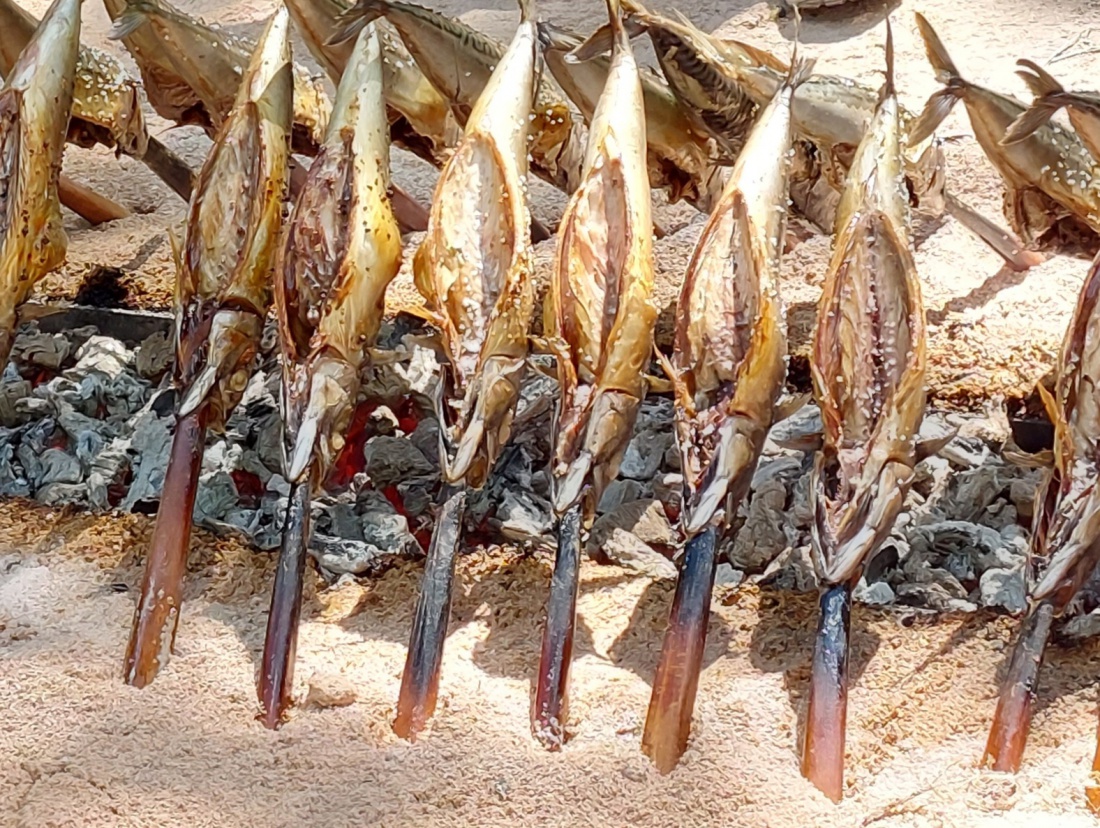 Foto: Martin Zehrer - Garen des Steckerl-Fisches auf der Holzkohle...<br />
<br />
Unheimlich gut!!!  