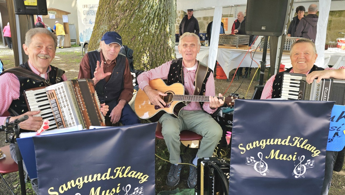 Sang und Klang Musi... sorgten für gute Stimmung beim Backofenfest in Grafenwöhr.