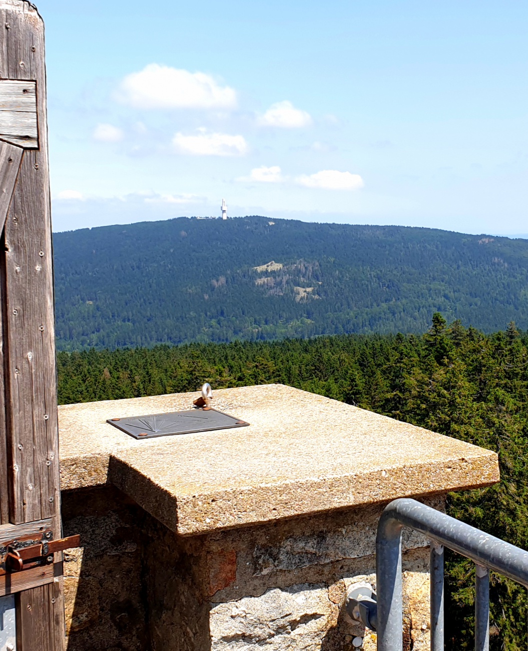 Foto: Martin Zehrer - Aussicht auf dem Ochsenkopf...<br />
<br />
Vom Asenturm aus der Blick zum Schneeberg rüber :-)<br />
<br />
Knapp 1030 Meter ist der Ochsenkopf hoch...<br />
<br />
Wetter:<br />
<br />
- Temperatur ca. 25 Gra 