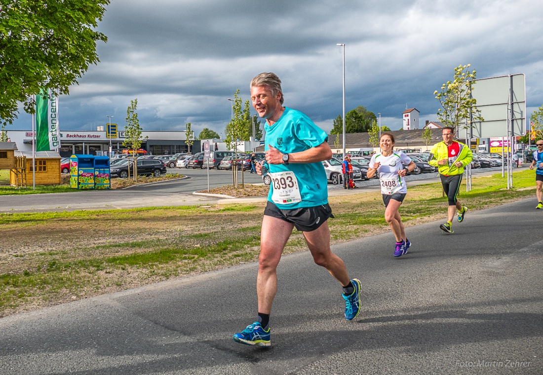 Foto: Martin Zehrer - Nofi-Lauf 2017: Start am Stadtplatz und Ziel beim Siemens... 5,9 Kilometer durch Kemnath und rund herum. Mehr als 8000 Teilnehmer fanden sich in Kemnath zusammen um die S 