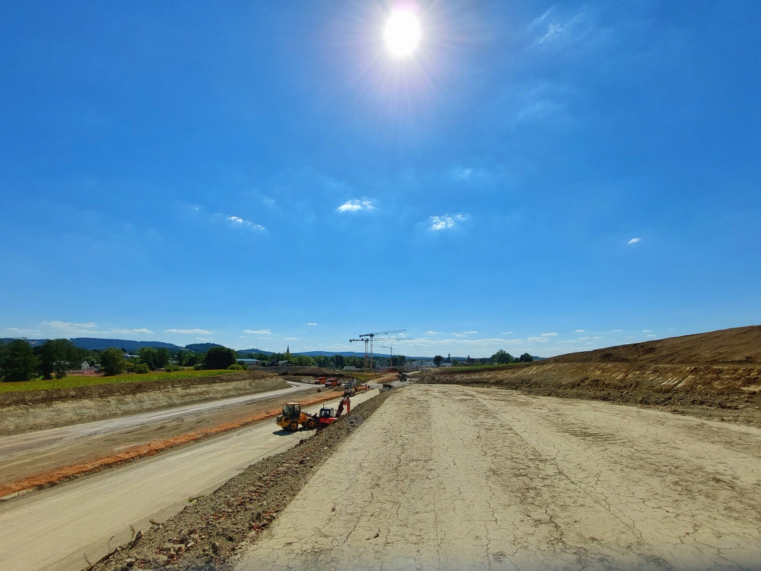 Foto: Martin Zehrer - Kemnath baut:<br />
Realschul-Baustelle an der Straße zwischen Kemnath und Berndorf in der Nähe zum Friedhof.<br />
<br />
8. August 2022 