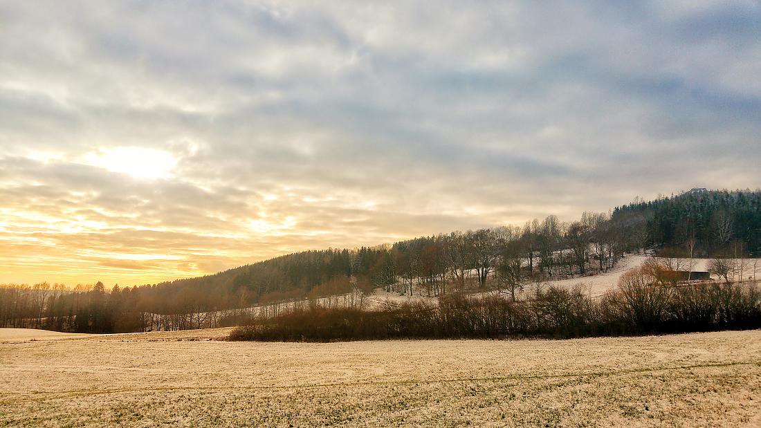 Foto: Jenny Müller - Auf dem Rückweg vom Schlossberg zum Auto kam dann schließlich doch noch die Sonne hervor und wir durften uns über diesen unglaublichen Anblick freuen.<br />
30.12.2020 