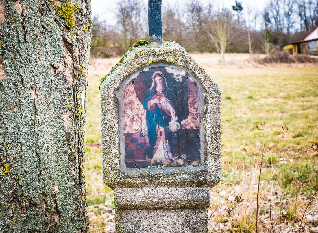 Foto: Martin Zehrer - Näher hingeguckt... Das Bild auf einem Feldkreuz kurz vor dem Dorf Atzmannsberg.<br />
<br />
1. Frühlingsradtour am 11. März 2018<br />
<br />
Von Kemnath, Neusteinreuth, Schönreuth, Köglit 