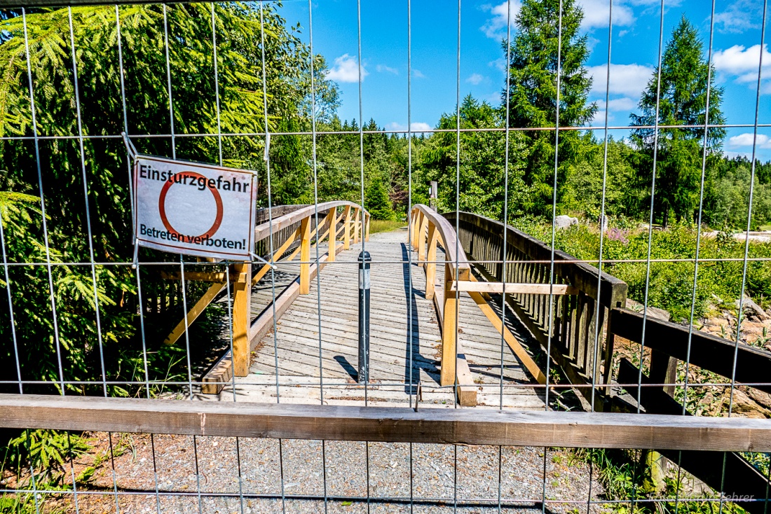 Foto: Martin Zehrer - Kein Durchgang - Brücke über den Fichtelsee wird renoviert... Details siehe die nächsten Fotos! 