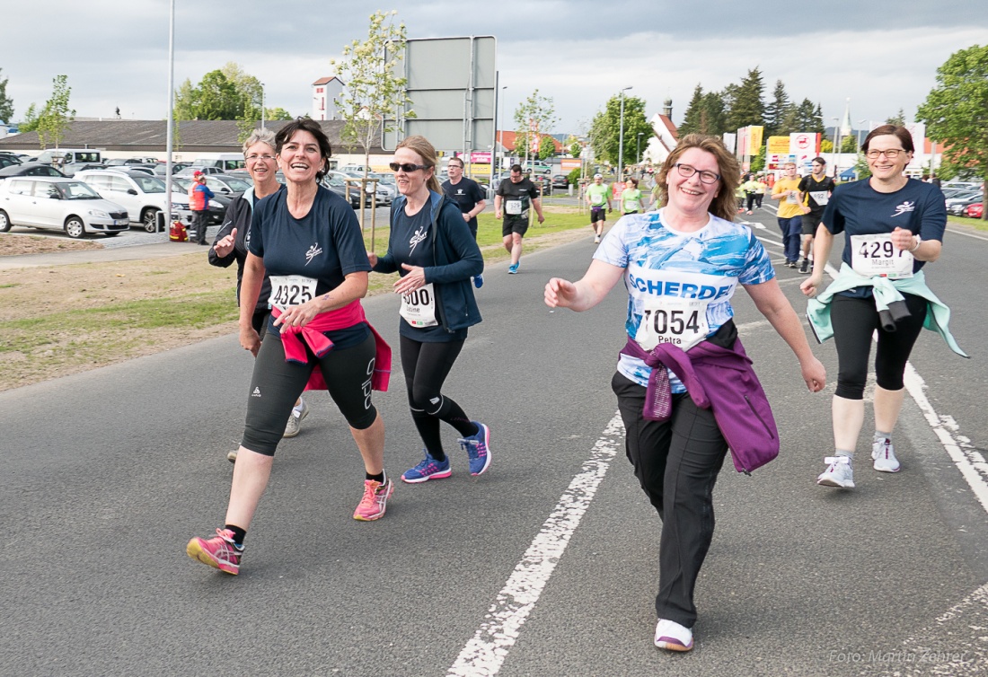 Foto: Martin Zehrer - Nofi-Lauf 2017: Start am Stadtplatz und Ziel beim Siemens... 5,9 Kilometer durch Kemnath und rund herum. Mehr als 8000 Teilnehmer fanden sich in Kemnath zusammen um die S 