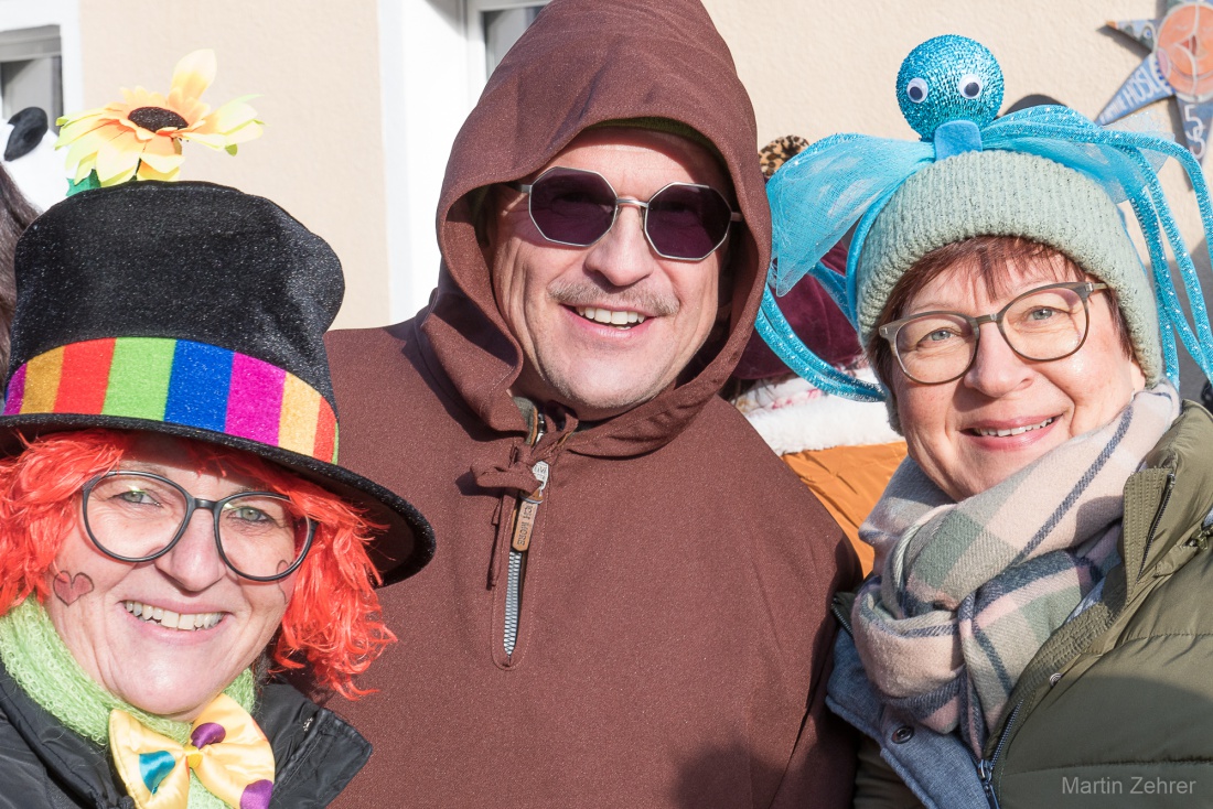 Faschingszug durch Waldeck 2026 - WCV Helau!!!

Am 15. Februar 2026 war es wieder soweit. Tausende Besucher jubelten den Narren zu, das Wetter wurde wie bestellt, wunderschön. Die Sonne strahlte und alle Menschen waren voller Faschings-Laune. WCV Helau!!!!
