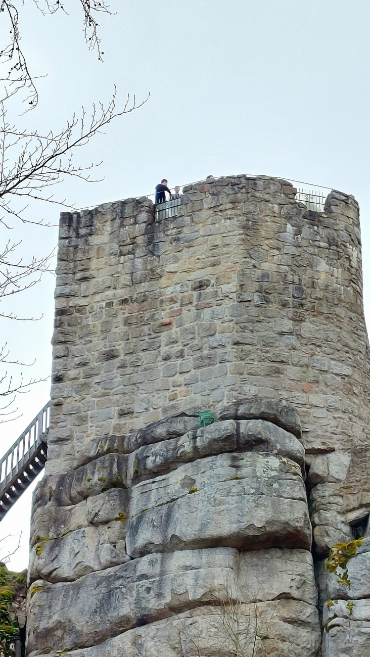 Foto: Martin Zehrer - Burgruine Weißenstein im Steinwald  immer eine Wanderung wert.<br />
Nach dem Aufstieg kann man richtig weit über den Steinwald blicken. 