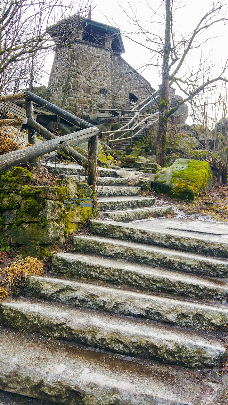 Foto: Martin Zehrer - Die Treppe hoch zum Aussichtsturm auf der Kössaine... 