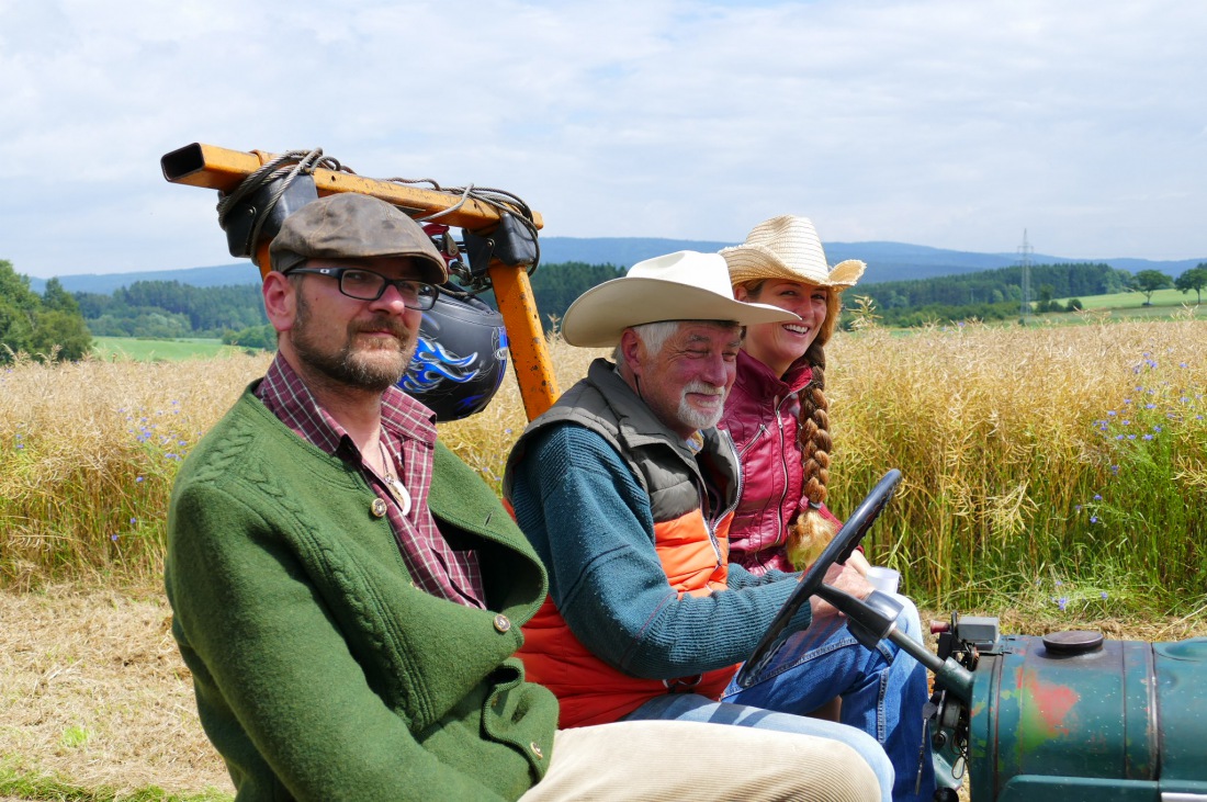 Foto: Martin Zehrer - Traktortreffen 2016 in Oberwappenöst<br />
Trotz Regen am Vormittag kamen an diesem Sonntag ca. 120 Oldtimer-Bulldogs und unzählige Besucher. Zum Mittag hin klarte das Wetter  