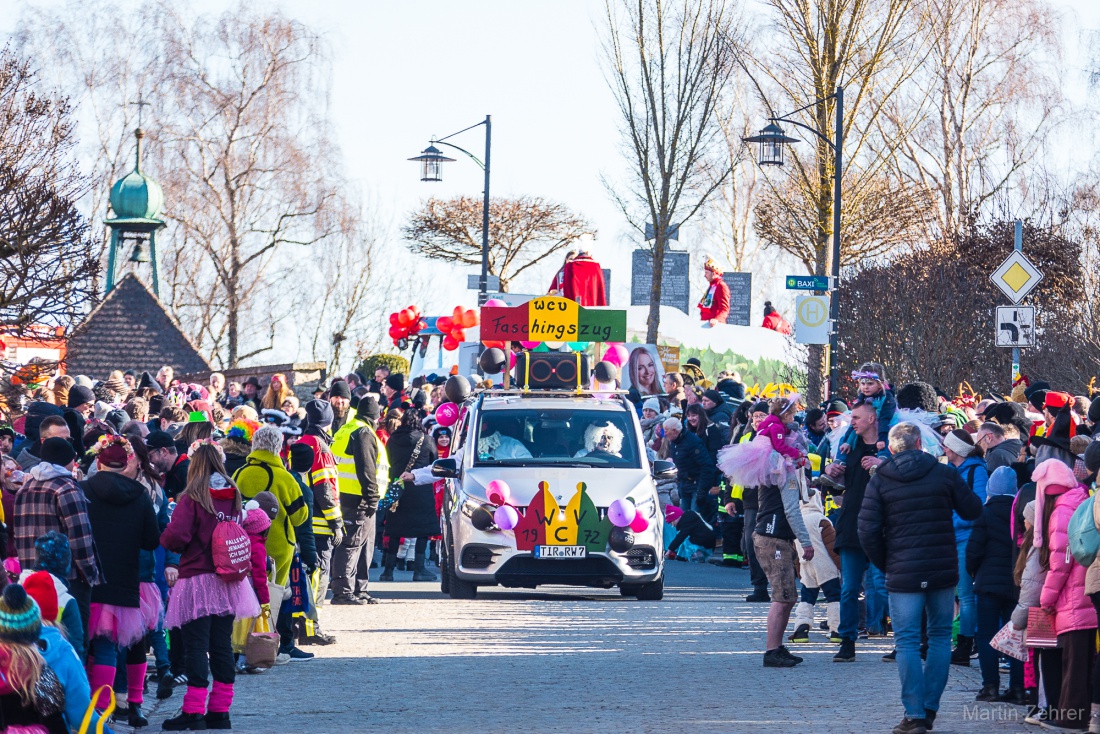 Faschingszug durch Waldeck 2026 - WCV Helau!!!

Am 15. Februar 2026 war es wieder soweit. Tausende Besucher jubelten den Narren zu, das Wetter wurde wie bestellt, wunderschön. Die Sonne strahlte und alle Menschen waren voller Faschings-Laune. WCV Helau!!!!
