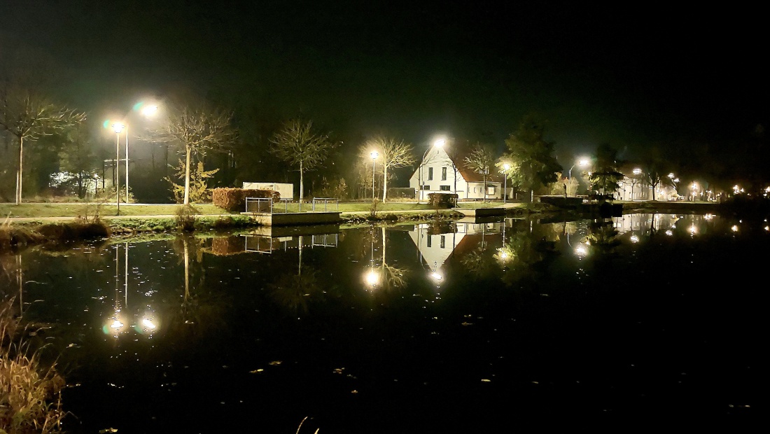 Foto: Martin Zehrer - Lichter am kemnather Stadtweiher... 