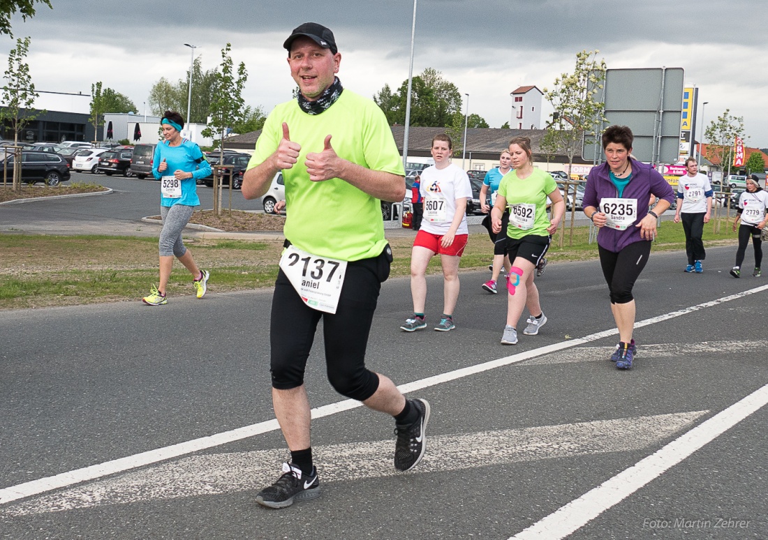 Foto: Martin Zehrer - Nofi-Lauf 2017: Start am Stadtplatz und Ziel beim Siemens... 5,9 Kilometer durch Kemnath und rund herum. Mehr als 8000 Teilnehmer fanden sich in Kemnath zusammen um die S 