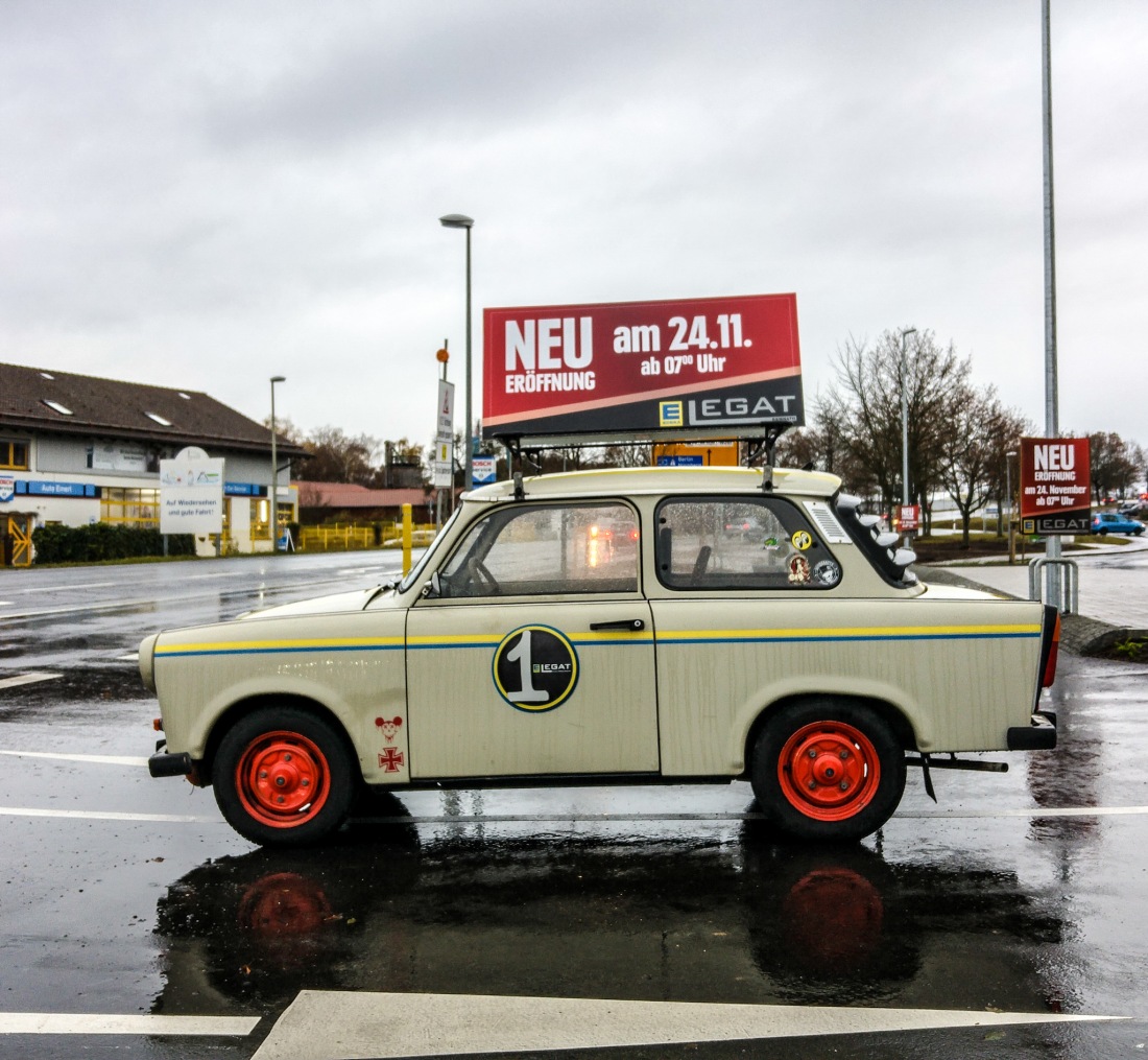 Foto: Martin Zehrer - Werbe-Träger aus der DDR... Gesehen in Kemnath beim Supermarkt-Neubau EDEKA ;-) 