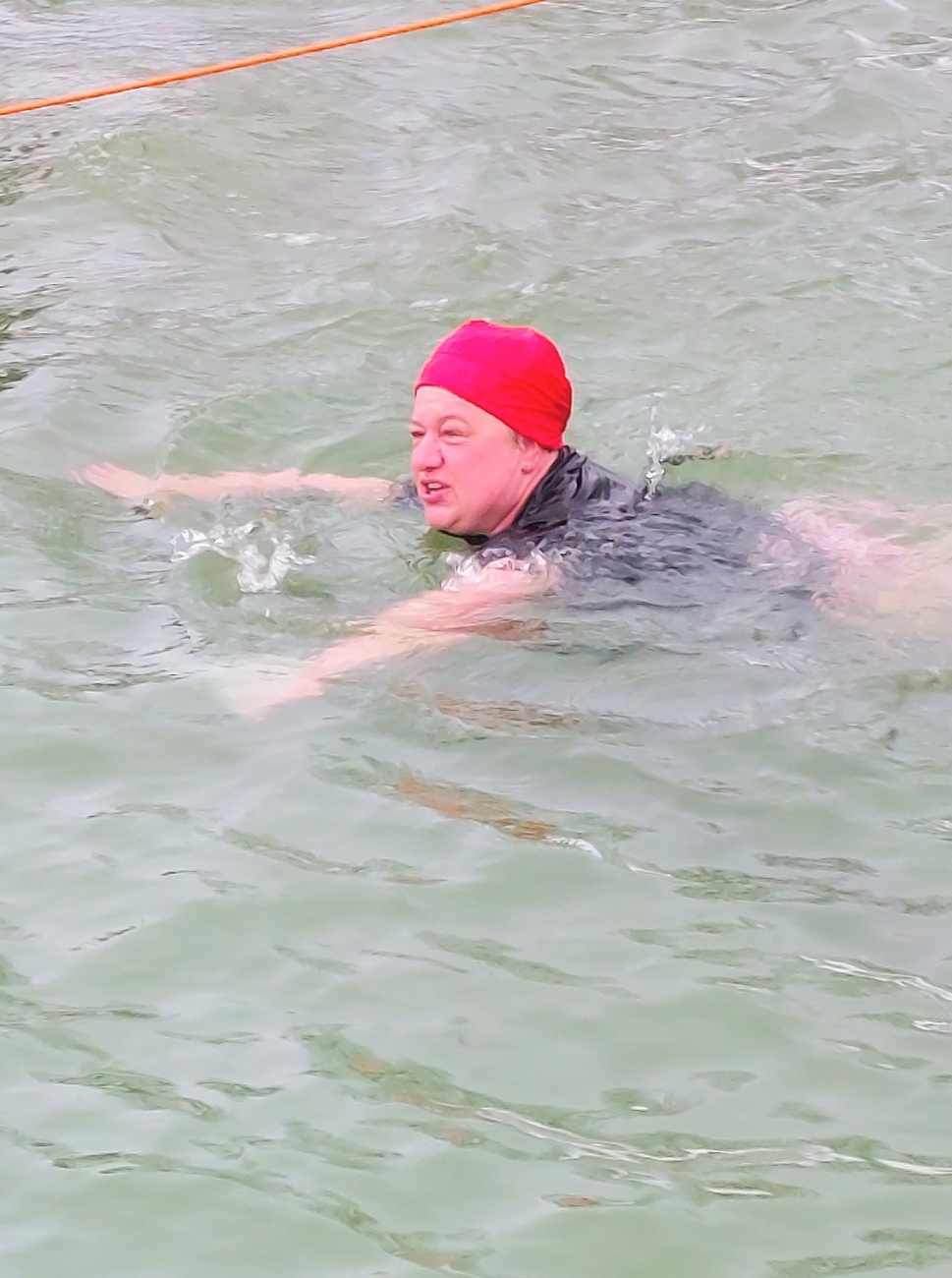 Neujahrs-Schwimmen in Immenreuth...
Sehr kalt, schon beim Zusehen... 