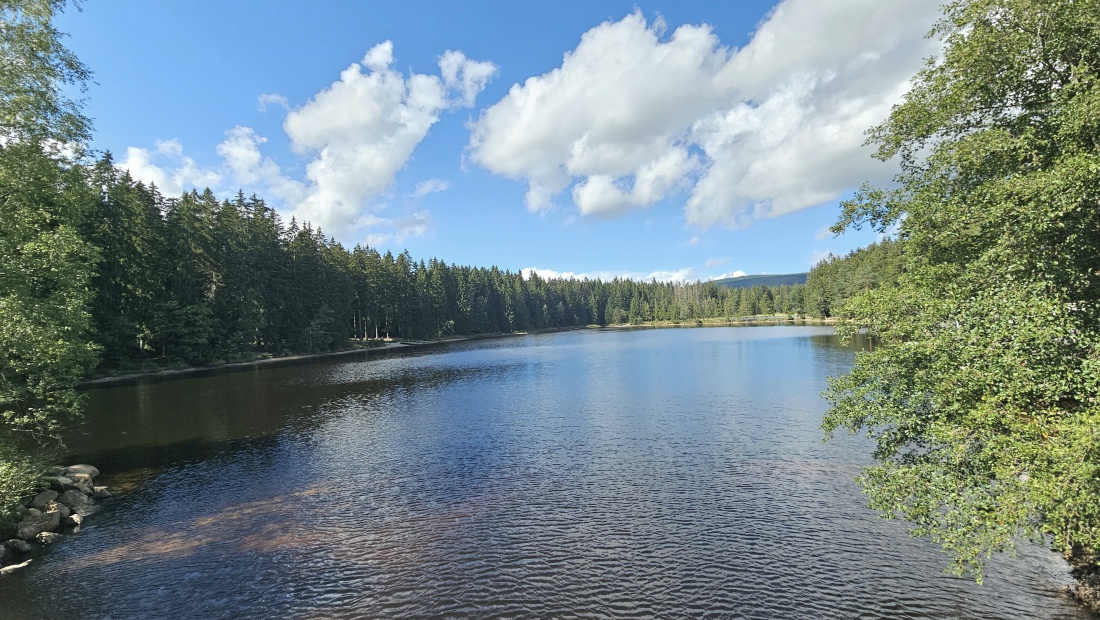 Am Fichtelsee bei Fichtelberg...
Wunderschönes Wandergebiet mit der Möglichkeit zur Einkehr und zum Boot-Fahren...