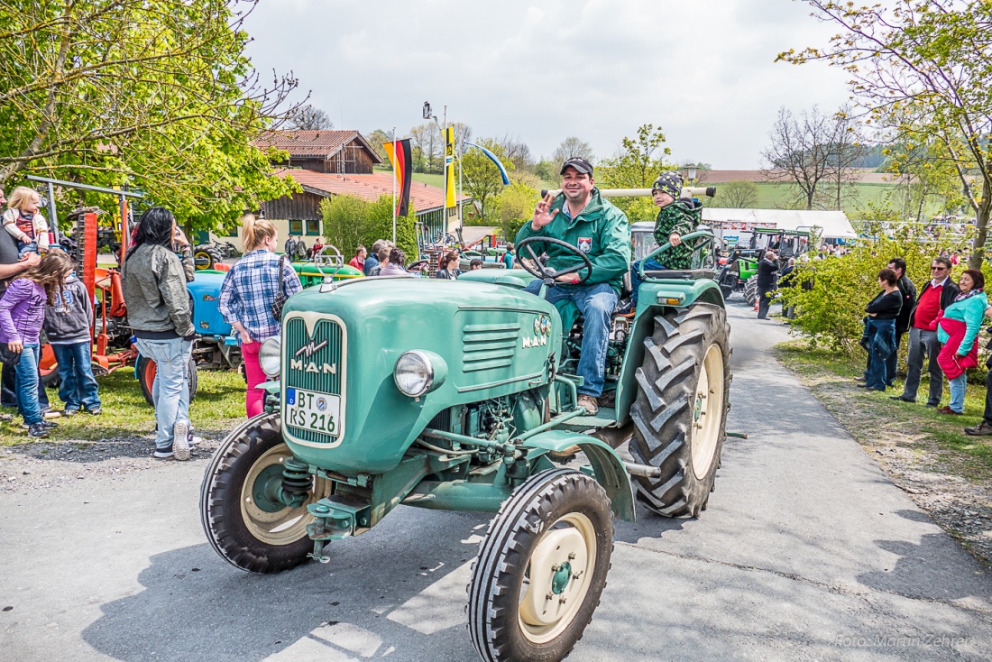 Foto: Martin Zehrer - Bulldogtreffen Kirchenpingarten am 7. Mai 2017: auf gehts zur Rundfahrt mit ca. 300 Traktoren...  