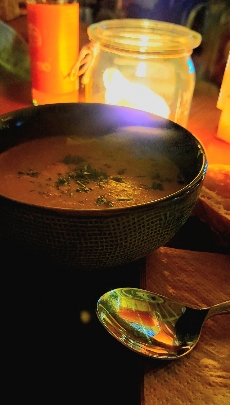 Foto: Martin Zehrer - Feines Mahl: Chicken-Curry-Suppe im KulturCafe in Kemnath. :-) 