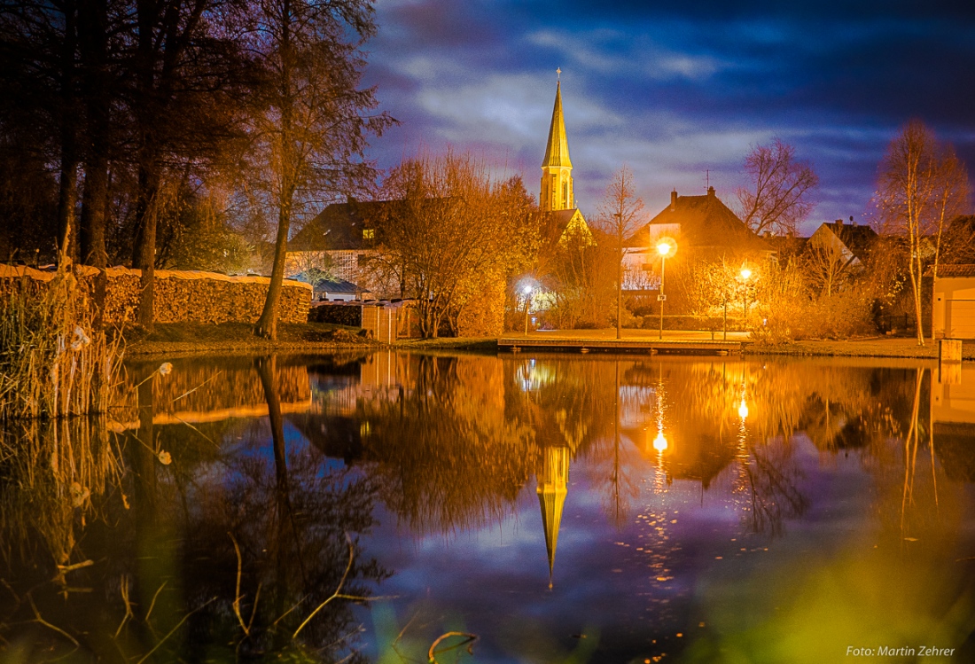 Foto: Martin Zehrer - Der kemnather Eisweiher bei Nacht...<br />
<br />
Wie der Name EISWEIHER schon vermuten lässt, hatte es früher mit diesem Gewässer eine besondere Bewandtnis.<br />
<br />
In den Wintermonate 