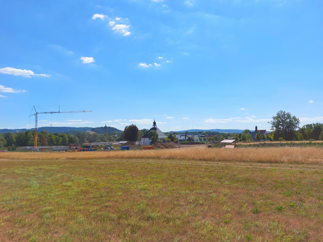 Foto: Martin Zehrer - Kemnath baut:<br />
Realschul-Baustelle an der Straße zwischen Kemnath und Berndorf in der Nähe zum Friedhof.<br />
<br />
8. August 2022 