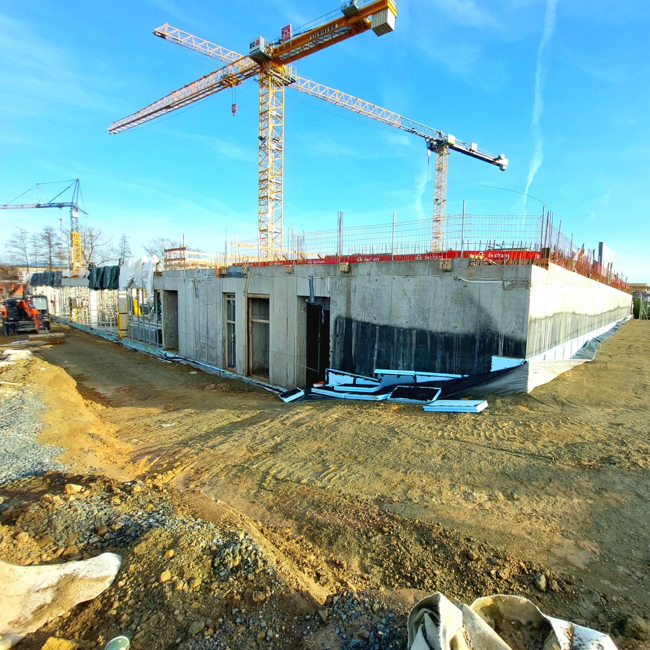 Foto: Martin Zehrer - Die Baustelle der neuen Kemnather Realschule von der Berndorfer Seite her betrachtet. 