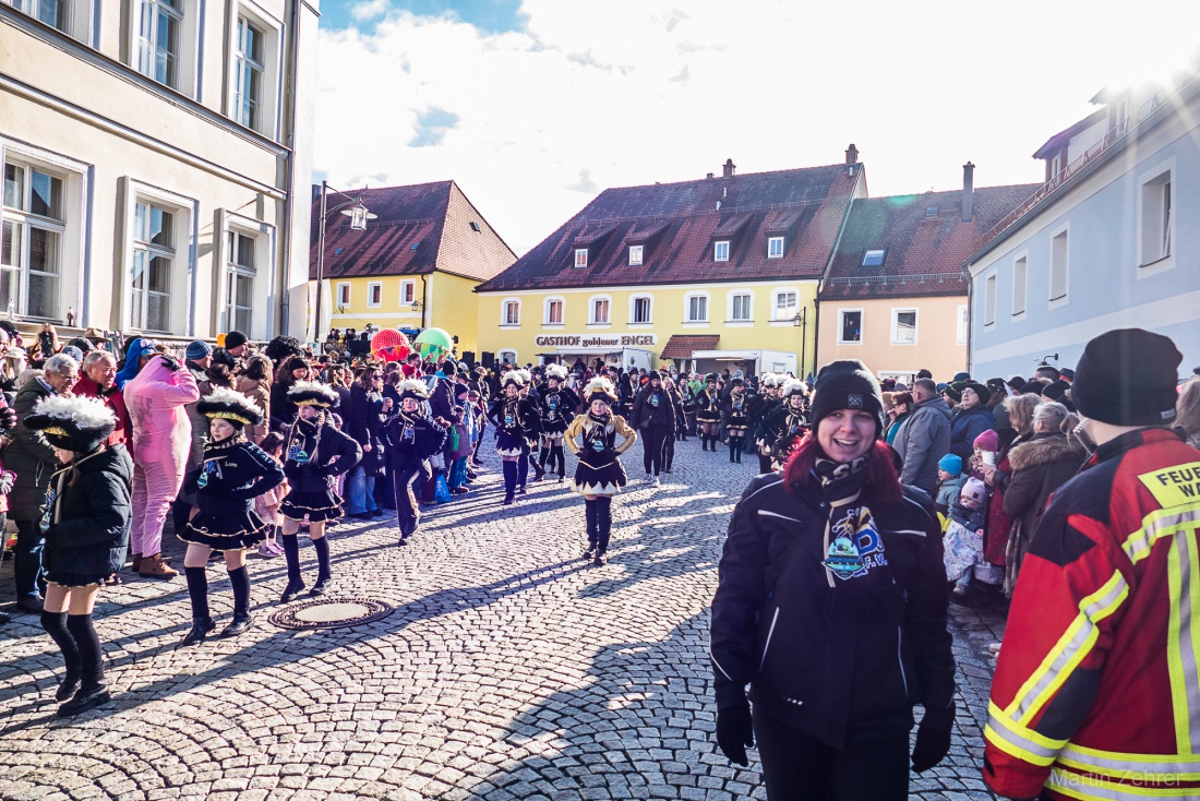 Faschingszug durch Waldeck 2026 - WCV Helau!!!

Am 15. Februar 2026 war es wieder soweit. Tausende Besucher jubelten den Narren zu, das Wetter wurde wie bestellt, wunderschön. Die Sonne strahlte und alle Menschen waren voller Faschings-Laune. WCV Helau!!!!
