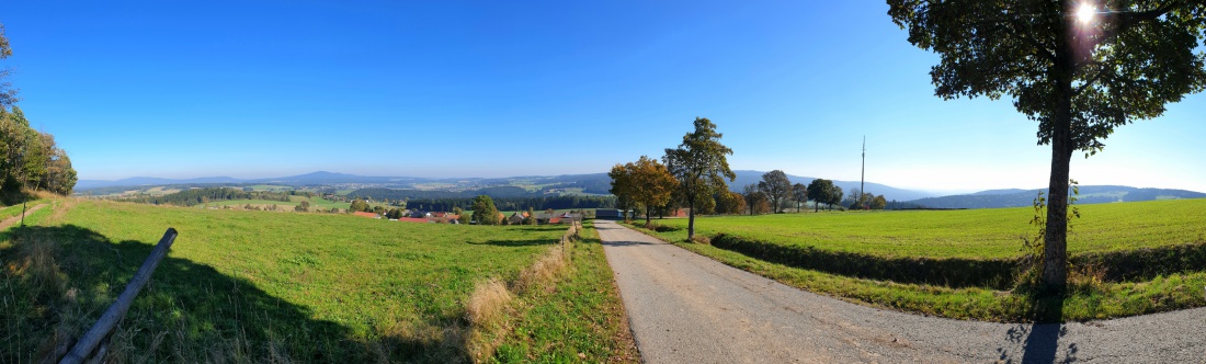 Foto: Martin Zehrer - Himmlische Aussicht!!! Herbst-Panorama vom Armesberg aus in Richtung Kösseine/Neusorg...<br />
<br />
9.Oktober 2021 - Vormittags, nach der Frühwanderung und einem zufälligen Mesne 