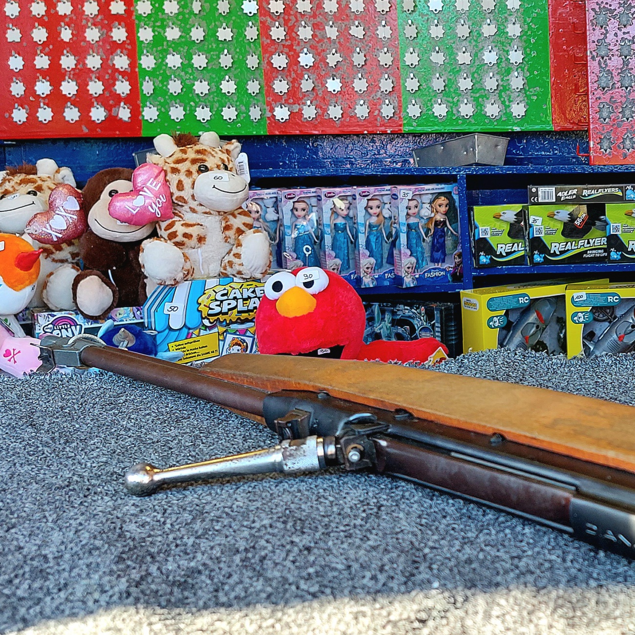 Foto: Martin Zehrer - Luftgewehr schießen am kemnather Wiesenfest.  