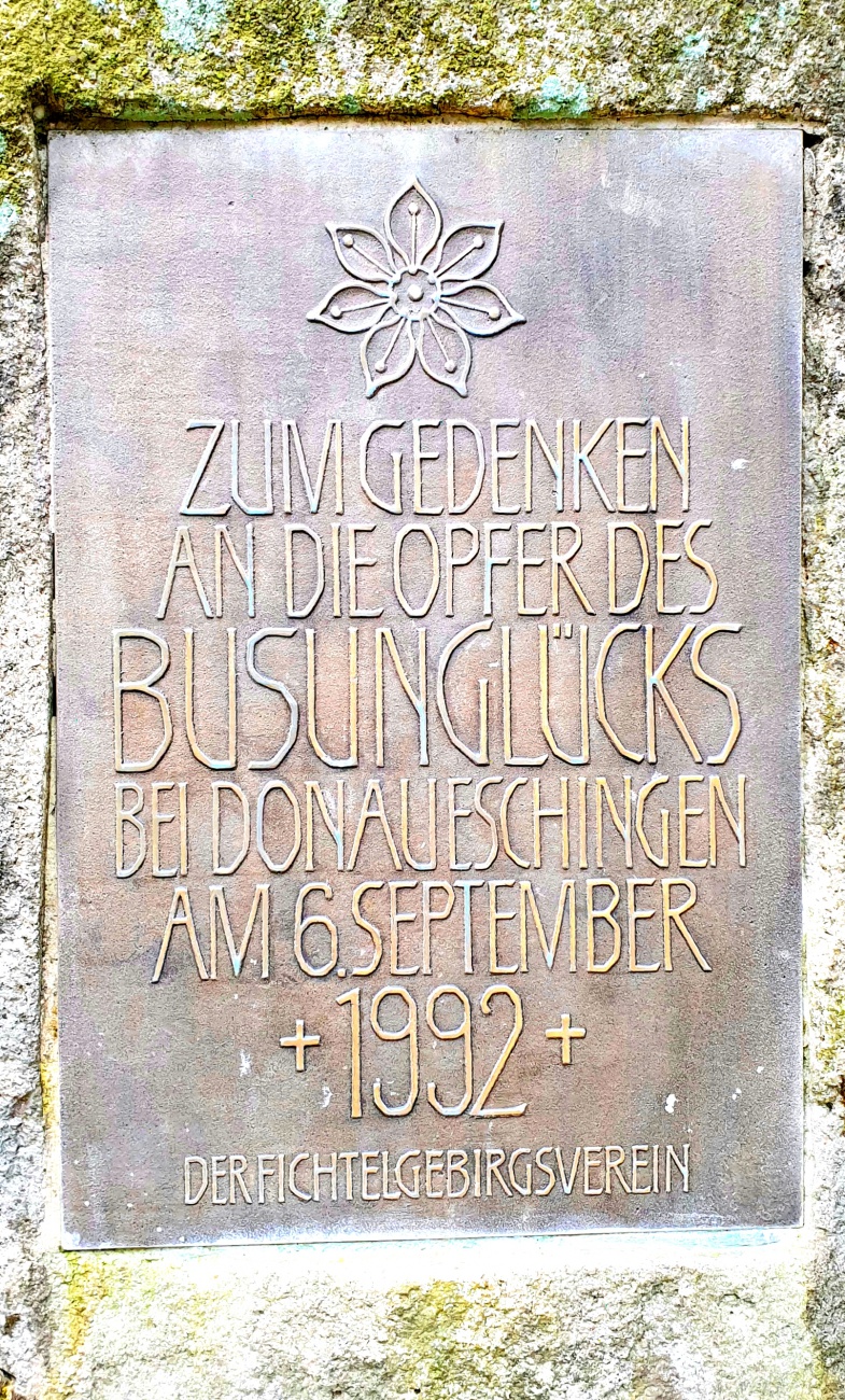 Foto: Martin Zehrer - Eine Gedenk-Plakette in der Nähe des Seehauses, im Fichtelgebirge... 