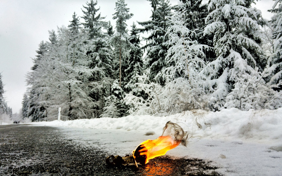 Foto: Jennifer Müller - Heut mal unterwegs im hessenreuther Wald. Man kann bei dieser Witterung tatsächlich Feuer machen. Es braucht dazu nur ein Feuerzeug und Birkenrinde...  