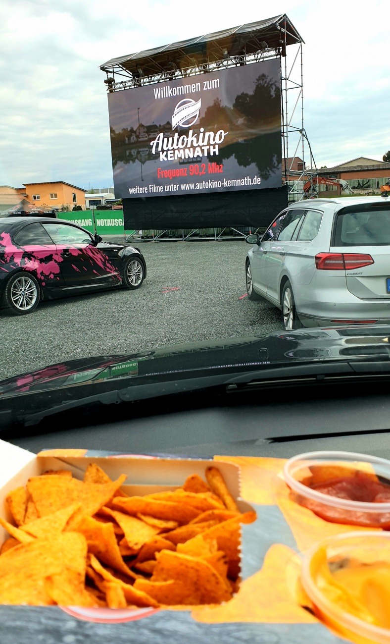 Foto: Martin Zehrer - Ein besonderer Flair: Im Autokino in Kemnath :-)<br />
<br />
GESCHICHTE VOM BRANDNER KASPAR im Autokino Kemnath...<br />
<br />
Kurz vorm Start, die Verpflegung steht ;-)<br />
<br />
 