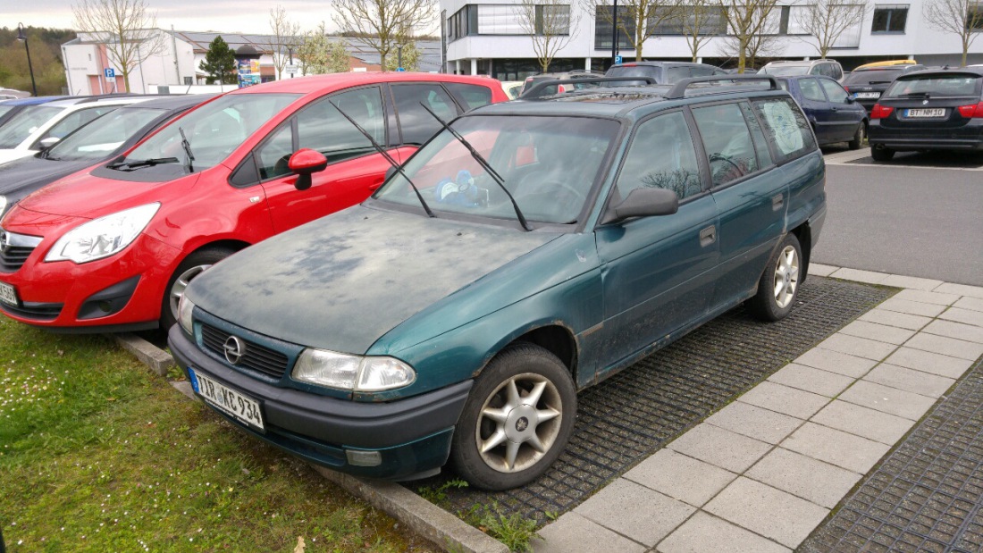 Foto: Martin Zehrer - Das Millionen-Kilometer-Auto... Entdeckt an der Therme bei Bayreuth... 