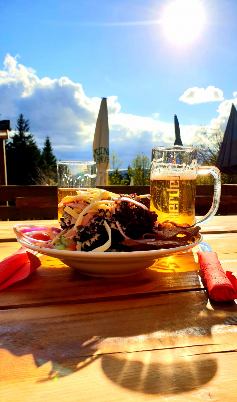 Foto: Martin Zehrer - Eine wohlschmeckende Brotzeit, genossen oben im Seehaus im Fichtelgebirge. :-)<br />
<br />
23. Mai 2021 