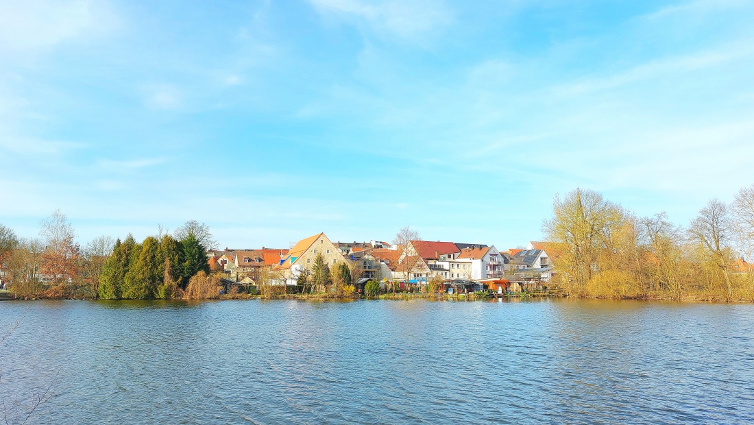 Foto: Martin Zehrer - Der Blick über den kemnather Stadtweiher.  