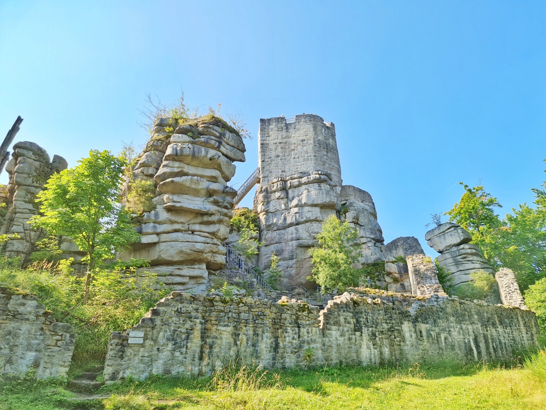 Foto: Jennifer Müller - Wanderung vom Marktredwitzer Haus durch den Steinwald zur Burgruine Weißenstein. 