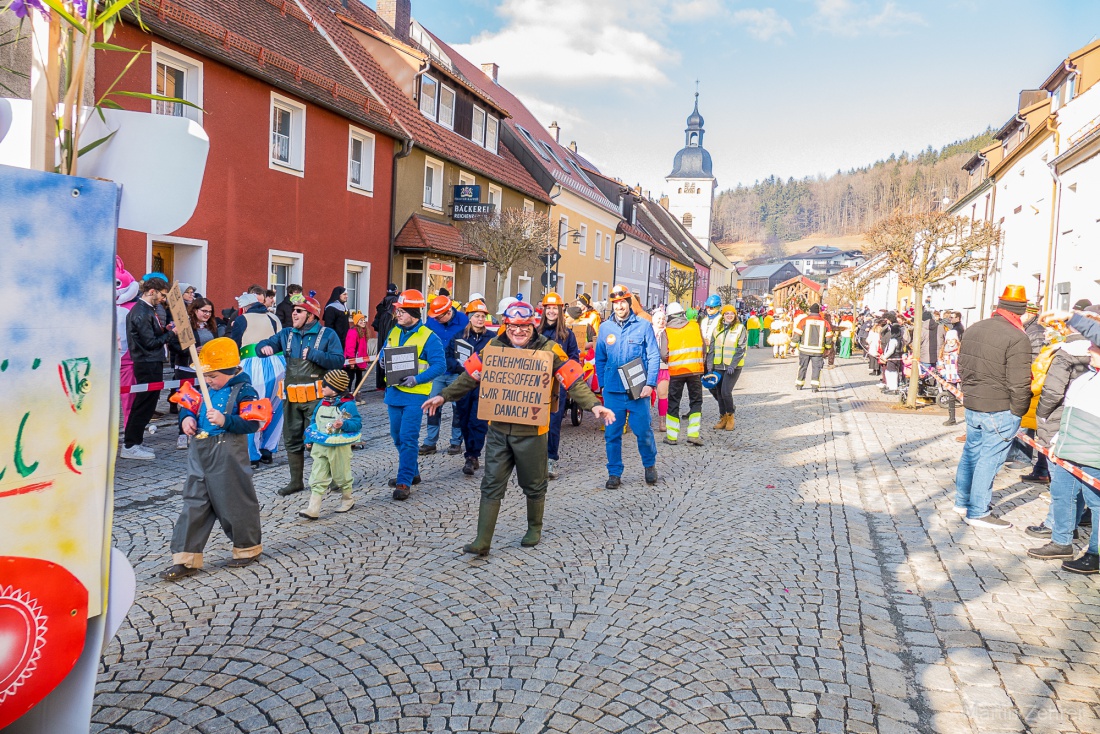 Faschingszug durch Waldeck 2026 - WCV Helau!!!

Am 15. Februar 2026 war es wieder soweit. Tausende Besucher jubelten den Narren zu, das Wetter wurde wie bestellt, wunderschön. Die Sonne strahlte und alle Menschen waren voller Faschings-Laune. WCV Helau!!!!

