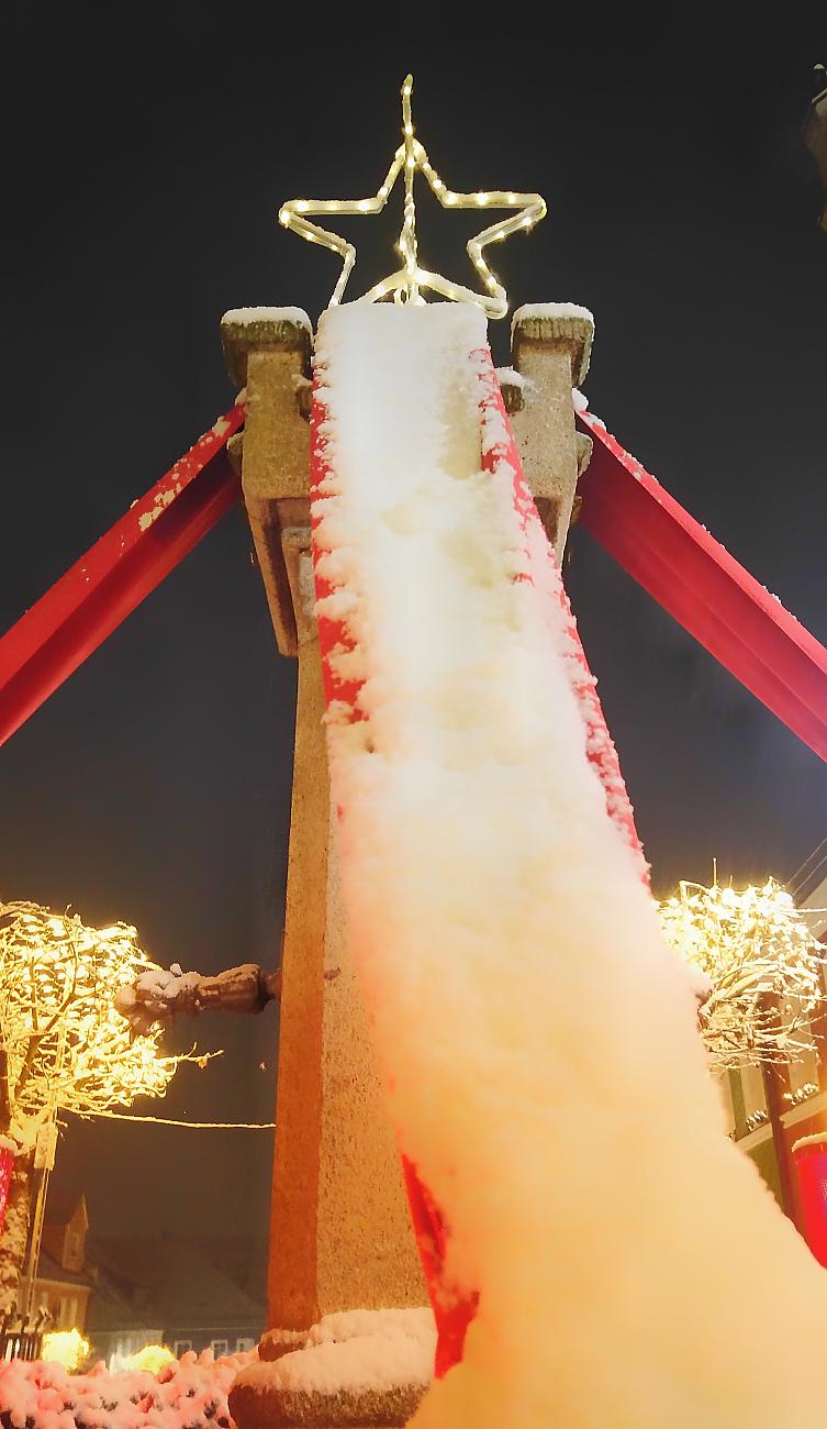 Foto: Jenny Müller - Spontan einsetzender Schneefall zog uns gegen 18 Uhr am 28.12.2020 nochmals vor die Tür. Die schönsten Eindrücke von unserem Kemnath-Rundgang siehst du hier... 