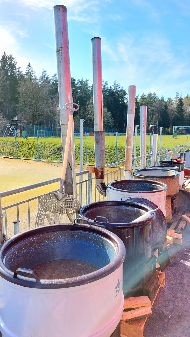 Foto: Martin Zehrer - Heute Kesselfleisch im Immenreuther Sportheim... 