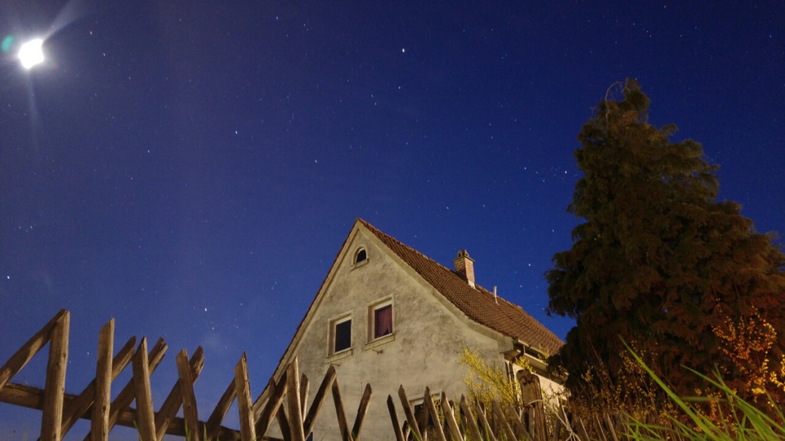 Foto: Martin Zehrer - Spontan-Sylvester-Haus bei Nacht :-D 