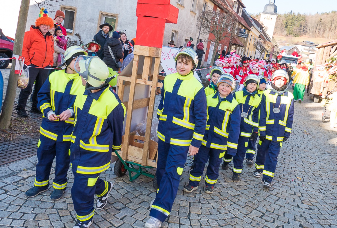 Faschingszug durch Waldeck 2026 - WCV Helau!!!

Am 15. Februar 2026 war es wieder soweit. Tausende Besucher jubelten den Narren zu, das Wetter wurde wie bestellt, wunderschön. Die Sonne strahlte und alle Menschen waren voller Faschings-Laune. WCV Helau!!!!
