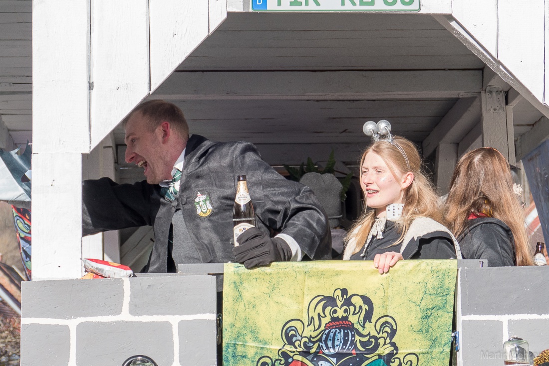Faschingszug durch Waldeck 2026 - WCV Helau!!!

Am 15. Februar 2026 war es wieder soweit. Tausende Besucher jubelten den Narren zu, das Wetter wurde wie bestellt, wunderschön. Die Sonne strahlte und alle Menschen waren voller Faschings-Laune. WCV Helau!!!!
