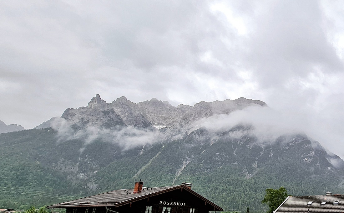 Foto: Jennifer Müller - Heut hatten wir ab Mittag regnerisches Wetter. Deshalb entschlossen wir uns, eine kleine Rundreise mit dem Auto zu machen. Wir starteten in Mittenwald und fuhren über Gar 