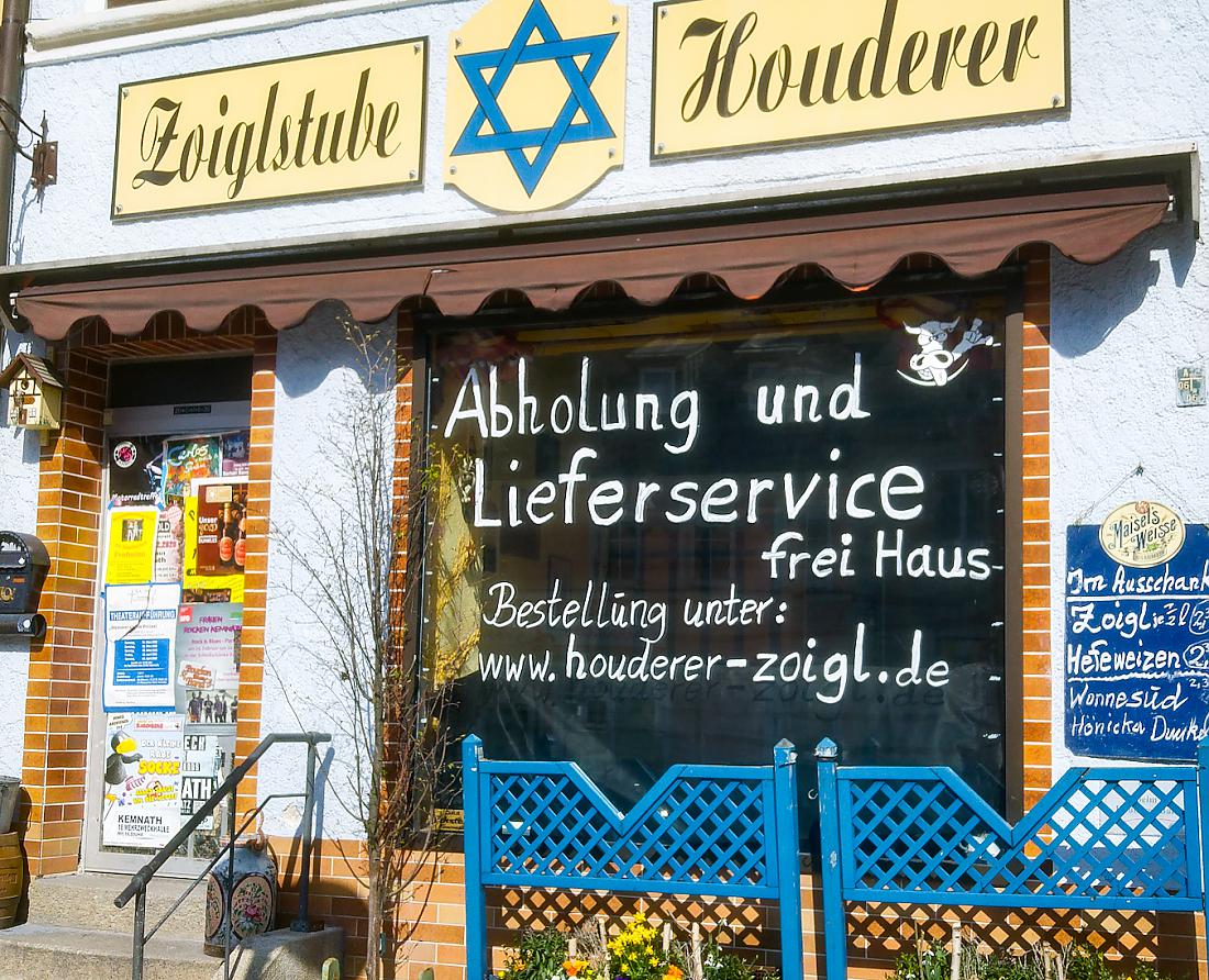 Foto: Martin Zehrer - Beim Alleine-Spaziergang gesehen...<br />
<br />
"Wenn ihr nicht zum Wirt kommt, dann kommt der Wirt zu Euch" so der Houderer-Zoigl-Wirt Cheesy... <br />
Bestellungen auf: www.houderer- 