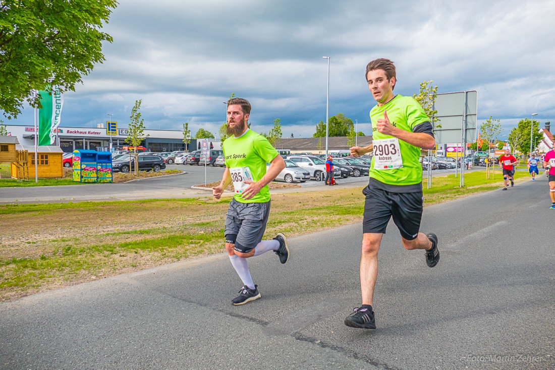 Foto: Martin Zehrer - Nofi-Lauf 2017: Start am Stadtplatz und Ziel beim Siemens... 5,9 Kilometer durch Kemnath und rund herum. Mehr als 8000 Teilnehmer fanden sich in Kemnath zusammen um die S 