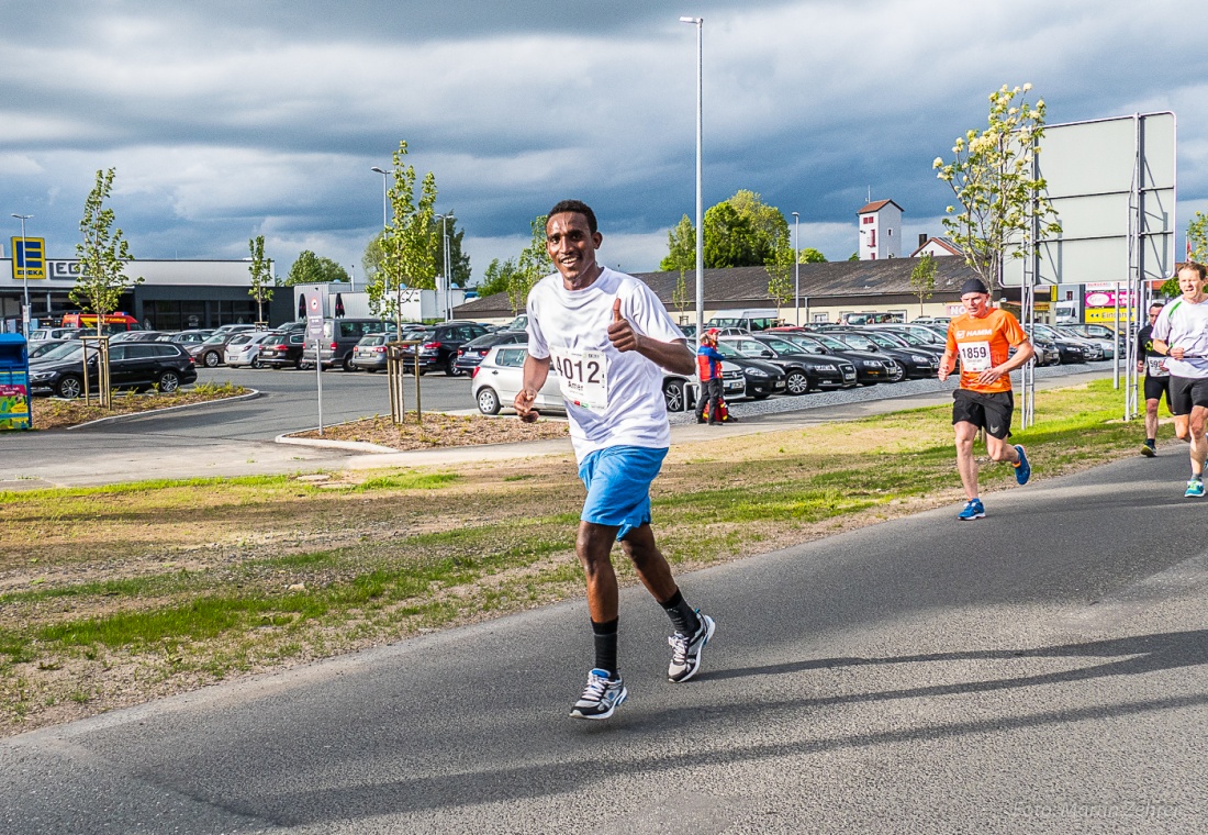 Foto: Martin Zehrer - Nofi-Lauf 2017: Start am Stadtplatz und Ziel beim Siemens... 5,9 Kilometer durch Kemnath und rund herum. Mehr als 8000 Teilnehmer fanden sich in Kemnath zusammen um die S 